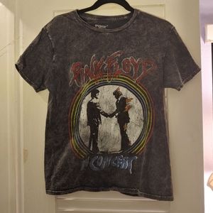 Grey Pink Floyd shirt